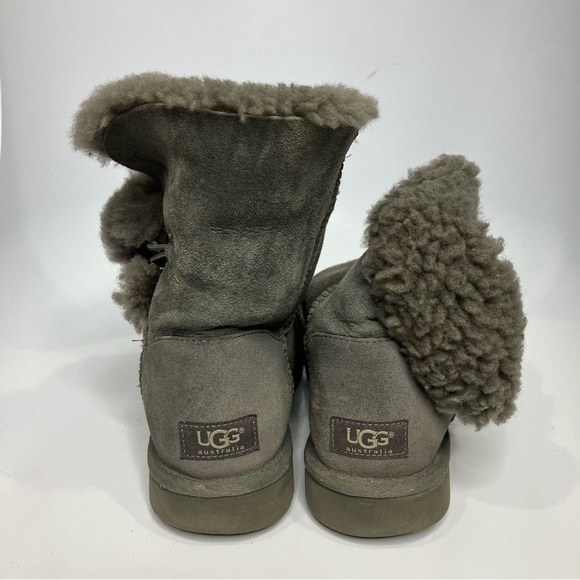 UGG Bailey Button gray suede boots size 8 - Picture 4 of 8